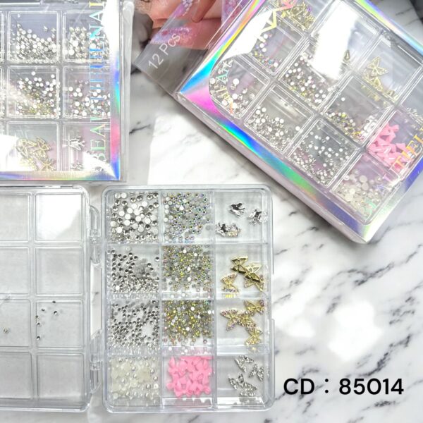 Strass y dijes surtidos en caja - Naez Cod. DH85014
