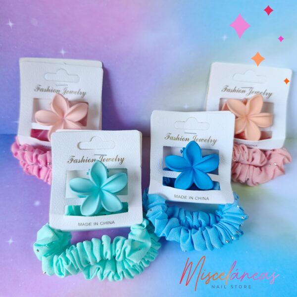 Par de coleros scrunchie con strass + flor mate